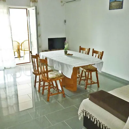 Apartment In Starigrad-paklenica 34902
