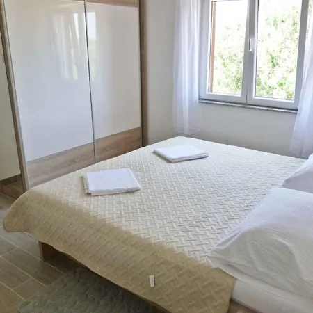 Apartment In Starigrad-paklenica 34902