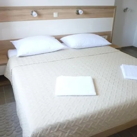 Apartment In Starigrad-paklenica 34902