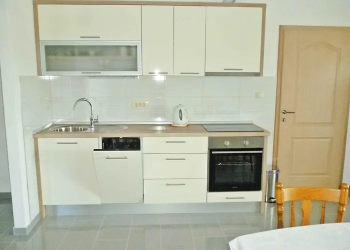 In Starigrad-paklenica 34902 * Стариград-Пакленица