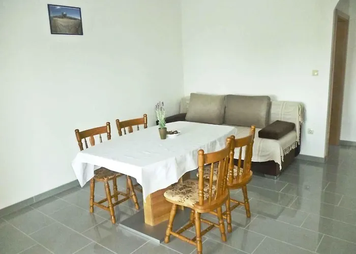 In Starigrad-paklenica 34902 Стариград-Пакленица